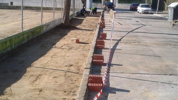 Trabajos en el acerado de Monterrey.